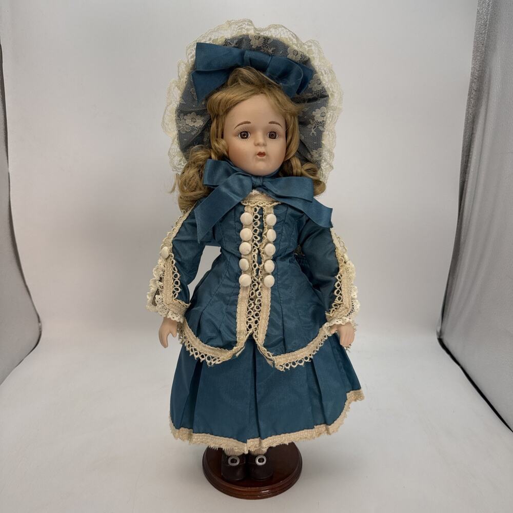 Nicole 1988 The Hamilton Collection Reproduction Doll in blue Numbered + Stand